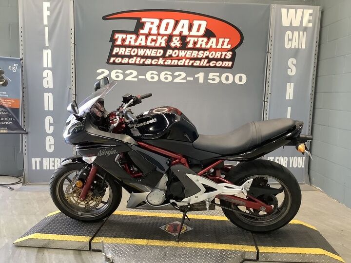 only 8730 miles fuel injected and stock nice budget sport bike has some right