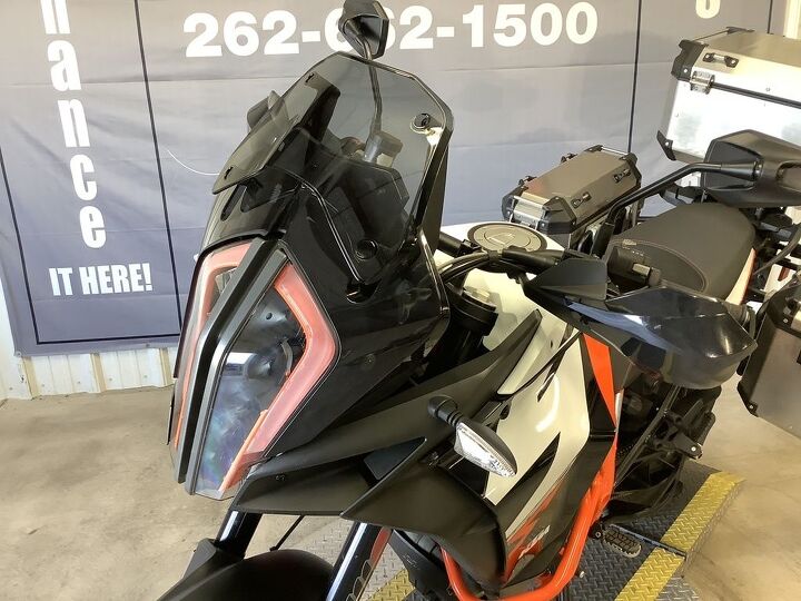 only 7927 miles 1 owner all 3 givi bags hand guards crash cage abs traction