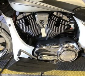 2016 Victory Motorcycles Magnum Suede Pearl White with Black & Silver