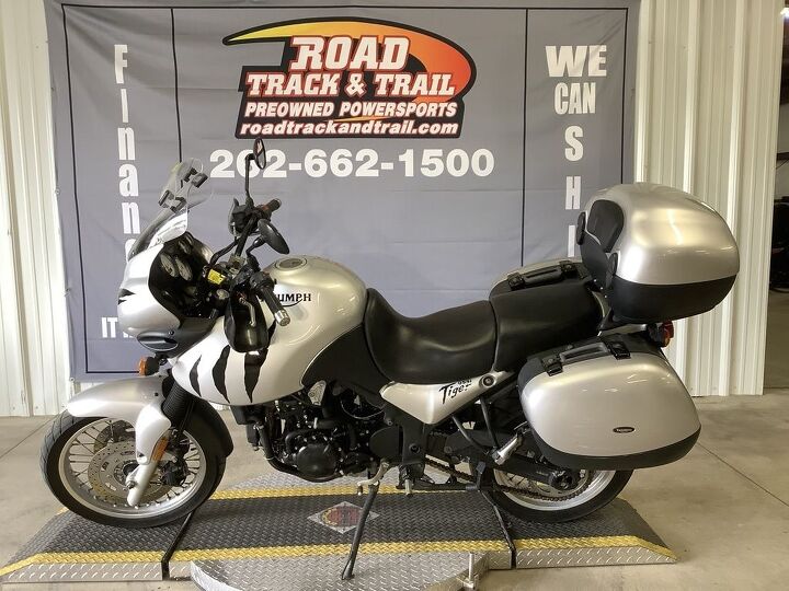 only 18 716 miles all 3 triumph bags hand guards clicker levers and new tires