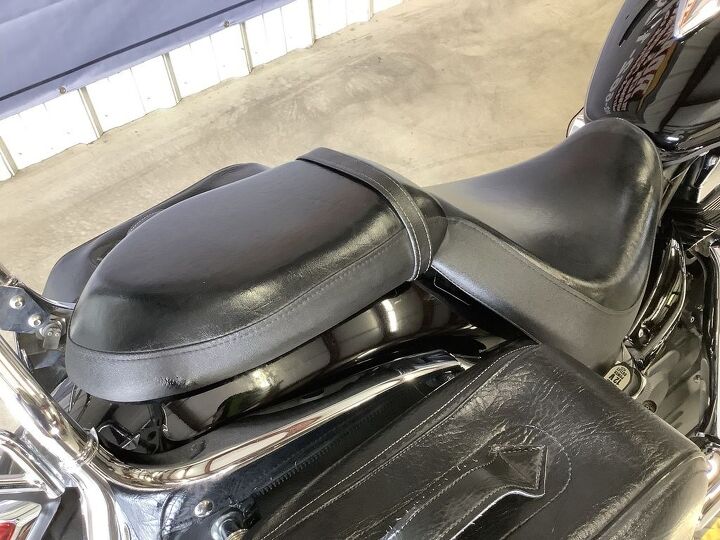 crashbar windshield backrest rack saddlebags modified exhaust and newer
