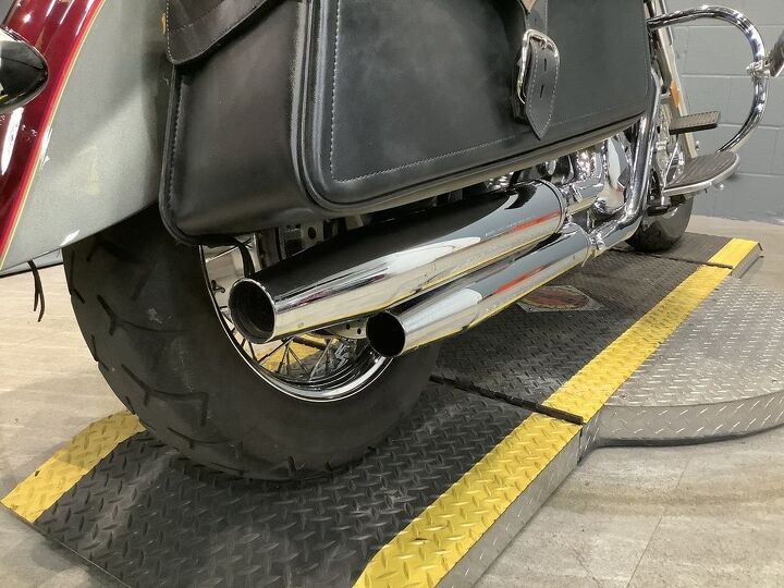 only 8817 miles fuel injected windshield saddlebags backrest crashbar