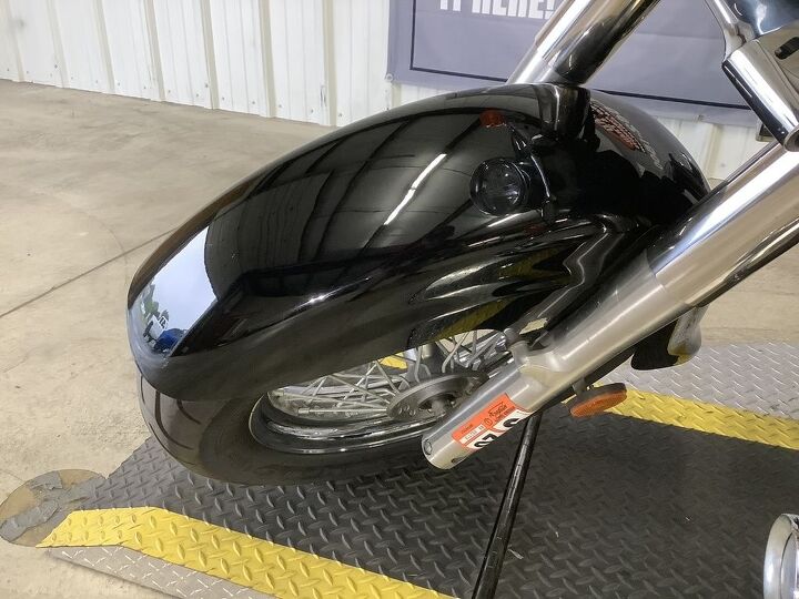 1 owner crashbar windshield backrest saddlebags air horn usb ports fuel