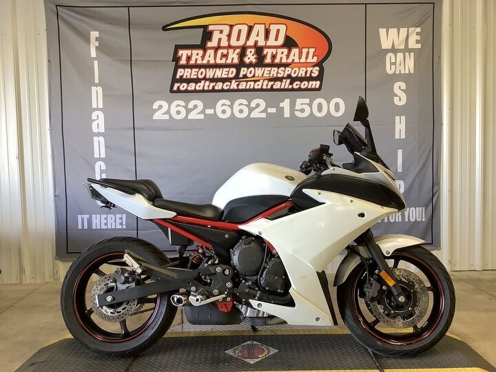 only 9075 miles fender eliminator led integrated tail light fuel injected and