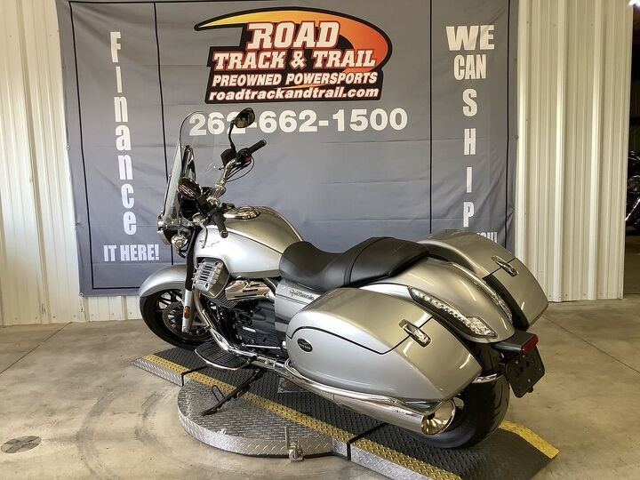 only 9797 miles abs traction control factory optioned hard bags windshield