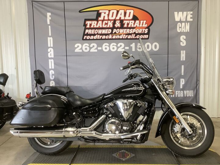 only 827 miles 1 owner windshield backrest hard saddle bags fuel injected and