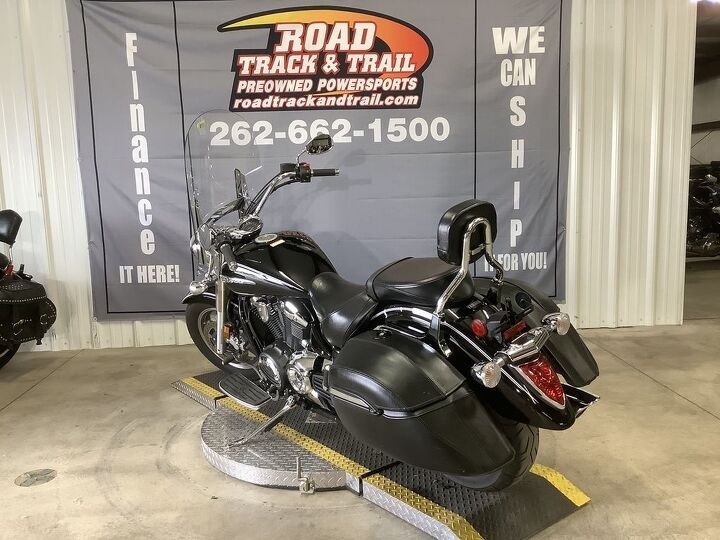 only 827 miles 1 owner windshield backrest hard saddle bags fuel injected and