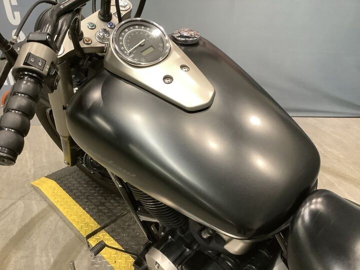 vance and hines exhaust backrest upgraded taillight new tires fuel injected