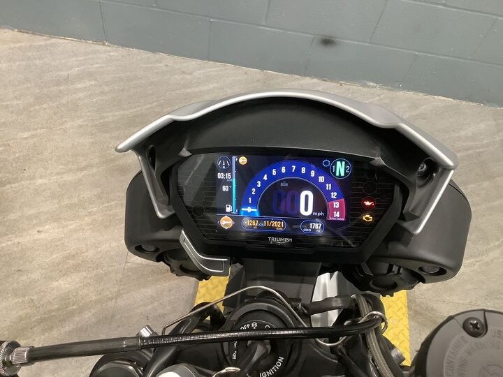 only 1767 miles 1 owner abs onboard computer ride modes control fly screen