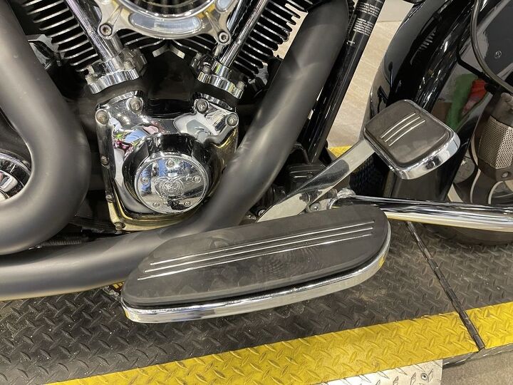 vance and hines 2 into 1 exhaust highflow intake highflow pegs audio cruise