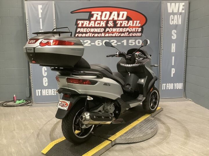 1 owner low miles givi rear rack abs fuel injected clean scooter