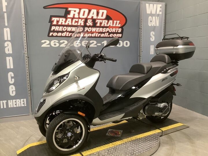 1 owner low miles givi rear rack abs fuel injected clean scooter