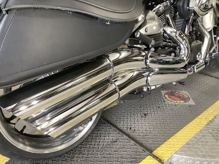 low miles modified exhaust upgraded intake hard mounted saddlebags windshield