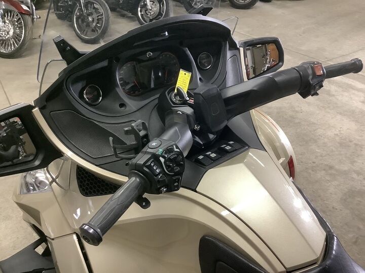 1 owner only 4913 miles reverse power steering corbin seat drivers backrest