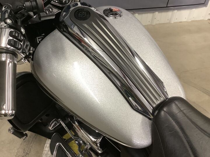 wow factor 1 owner only 5466 miles hd hard candy custom paint rcxhaust slip