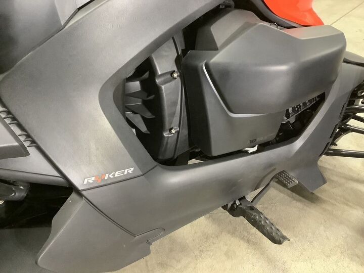only 3069 miles 1 owner windshield rear seat assembly with backrest adjustable