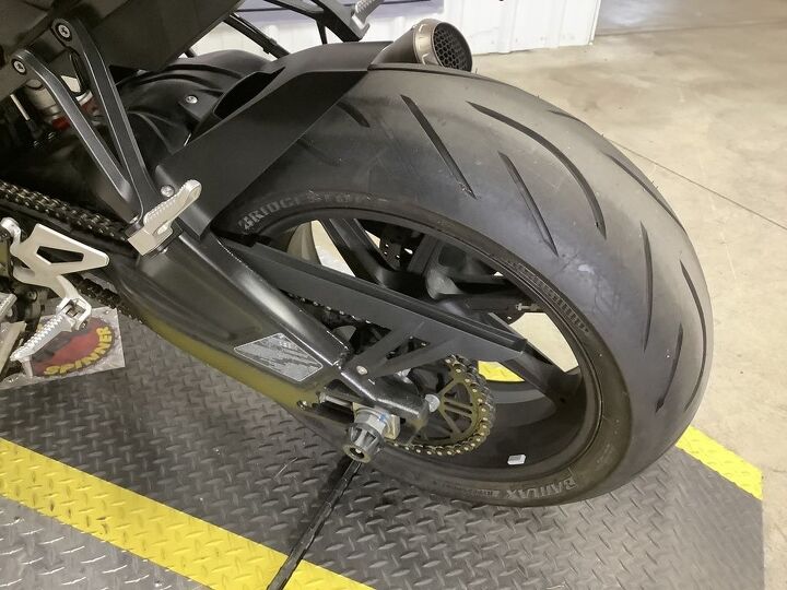 1 owner only 7641 miles full akrapovic exhaust puig windshield carbon fiber