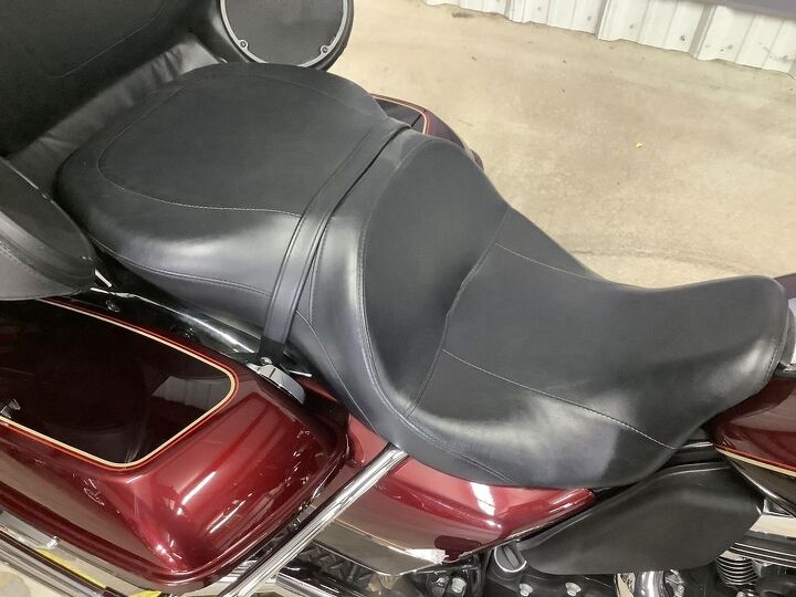 only 6475 miles 1 owner vance and hines monster ovals exhaust navigation bag