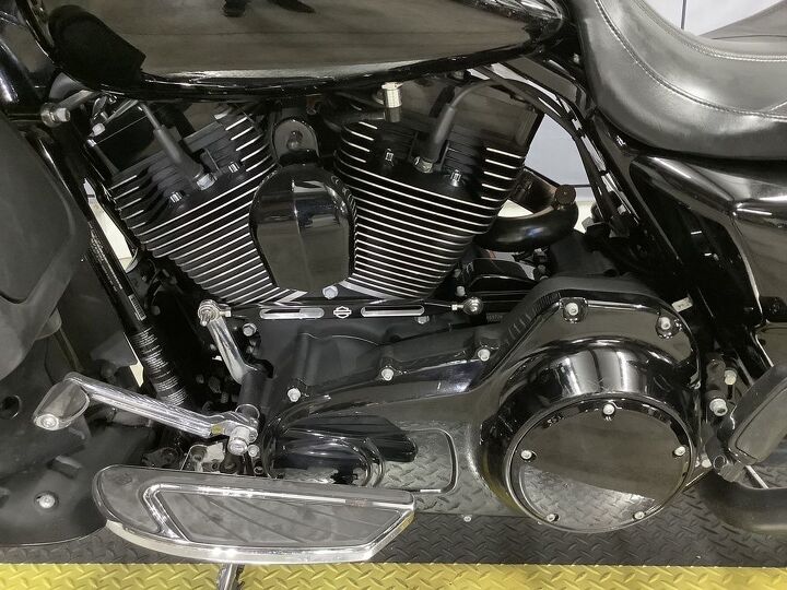 1 owner bassani 2 into 1 exhaust with dummy pipe screamin eagle intake black