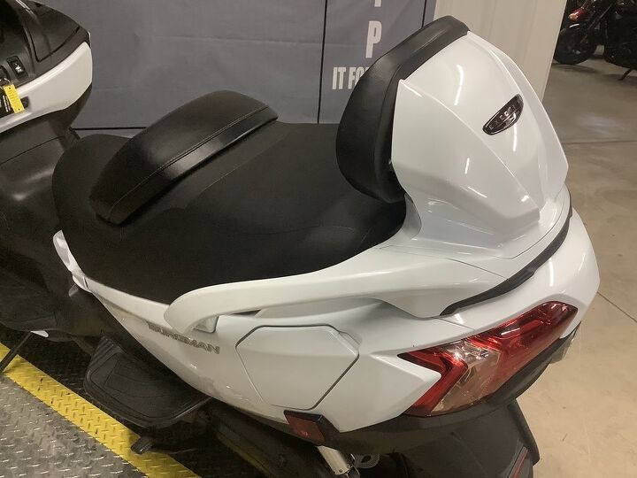 1 owner abs heated grips power adjustable windshield heated seat backrest and