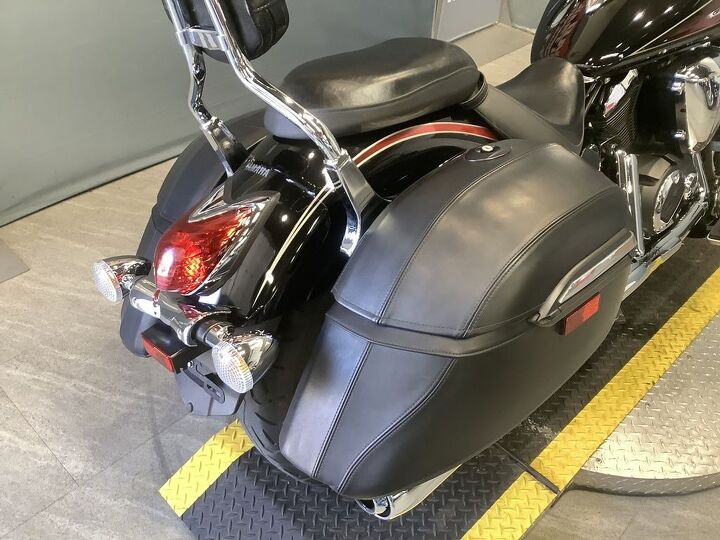 only 6587 miles 1 owner fuel injected windshield backrest lockable