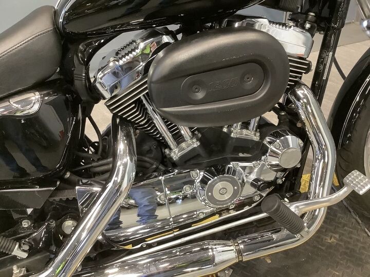 low miles screamin eagle exhaust highflow intake backrest and more nice