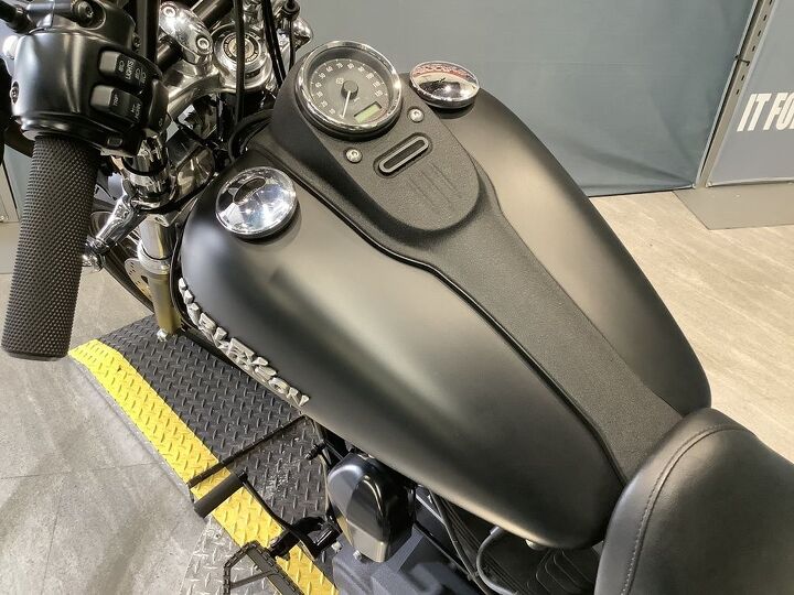 only 8748 miles vance and hines exhaust screamin eagle intake upgraded
