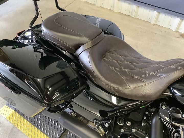 1 owner rcxhaust exhaust screamin eagle intake big bars custom quilted seat