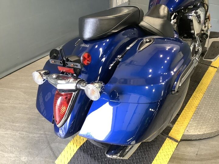 only 2002 miles zumo navigation with audio upper fairing lockable hard bags
