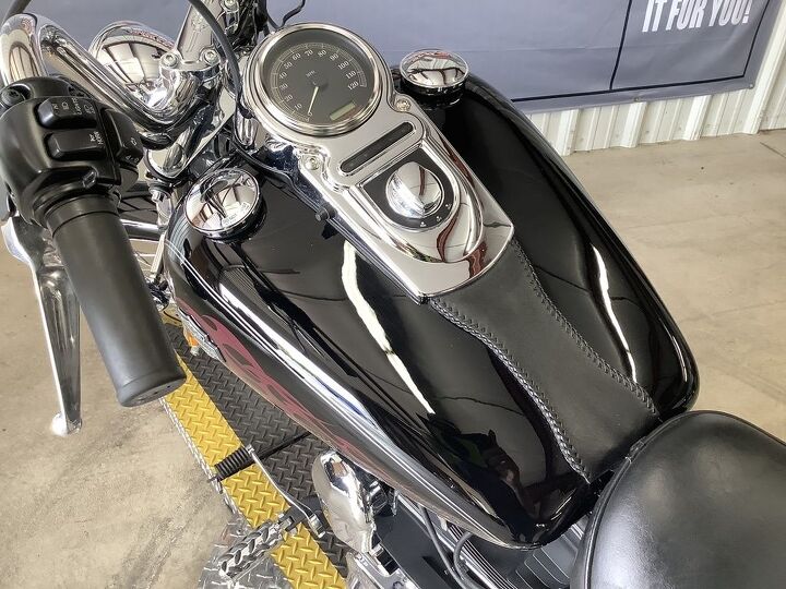 only 3017 miles vance and hines exhaust highflow intake rack profile wheels