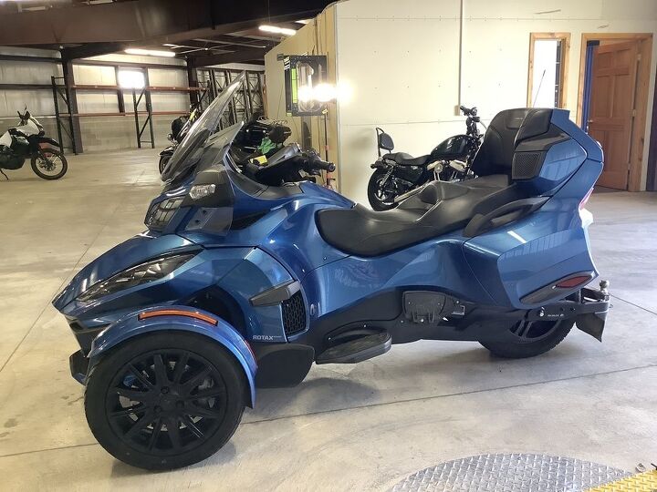 1 owner electric shift power adjustable windshield rider and passenger heated