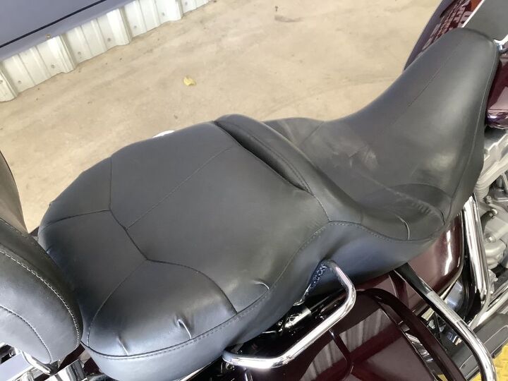 fuel injected rack backrest heated grips chrome windshield trim passenger