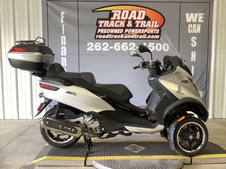 1 owner only 2391 miles givi top box abs fuel injected clean little scooter