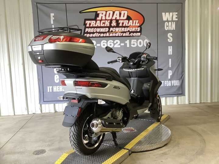 1 owner only 2391 miles givi top box abs fuel injected clean little scooter