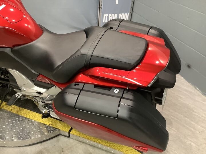 1 owner only 680 miles fuel injected onboard computer factory hard bags super