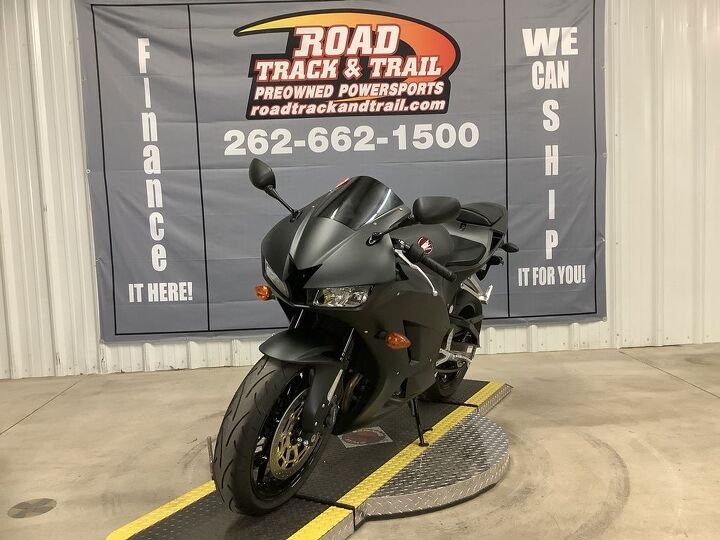 only 412 miles fuel injected stock and crispy clean sport bike we can