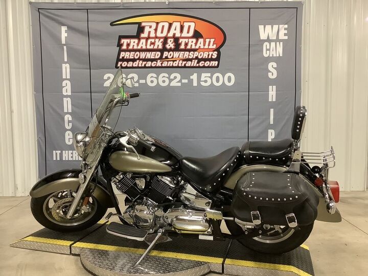 low miles cobra exhaust backrest rack windshield floor boards saddlebags and