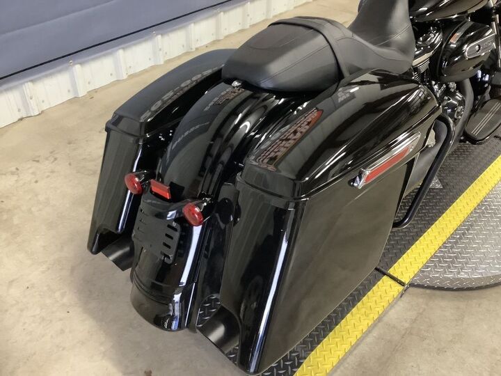 1 owner extended saddle bags upgraded big black handlebars navigation