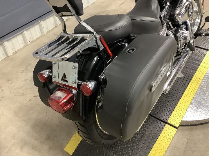 vance and hines exhaust hard mounted lockable hd saddle bags backrest rack