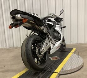 only 3008 miles new tires seat cowl fuel injected clean sport bike we