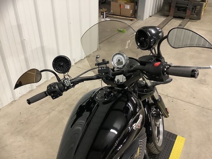 1 owner low miles aftermarket exhaust sissy bar windshield 106ci v twin 6