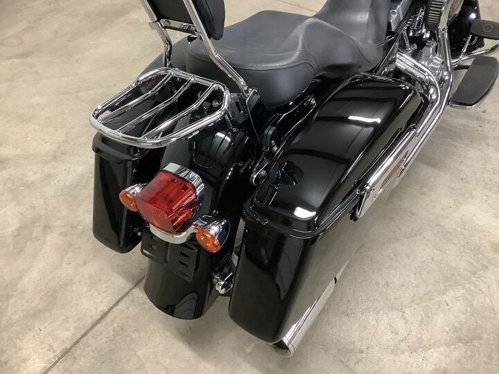 low miles 2 into 1 vance and hines pro pipe exhaust intake backrest rack