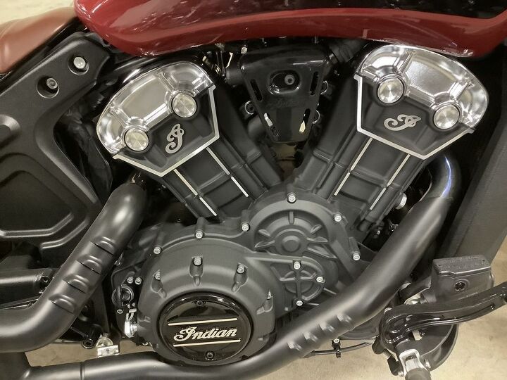 1 owner only 181 miles vance and hines exhaust right side bag nubs still on