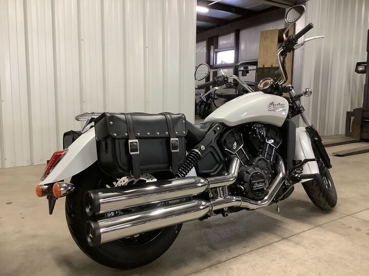 1 owner rack saddlebags and newer tires crispy clean blacked out
