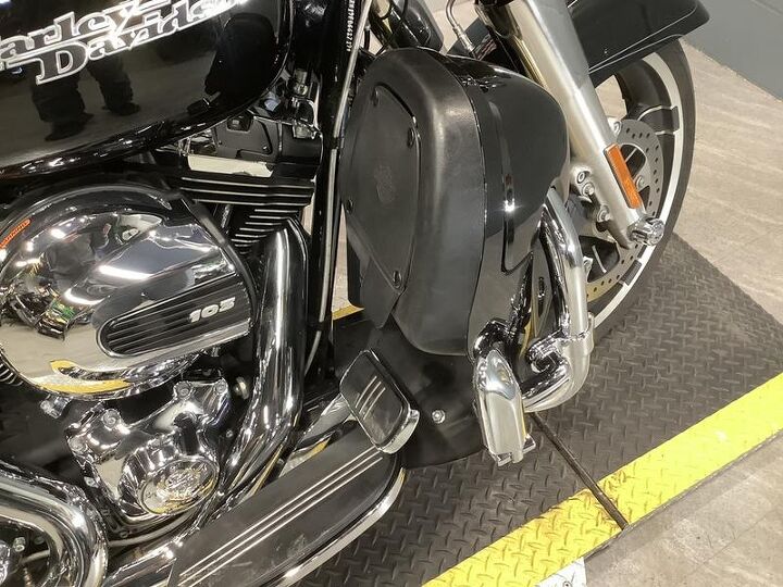 crispy clean bagger vance and hines exhaust upgraded big handlebars braided