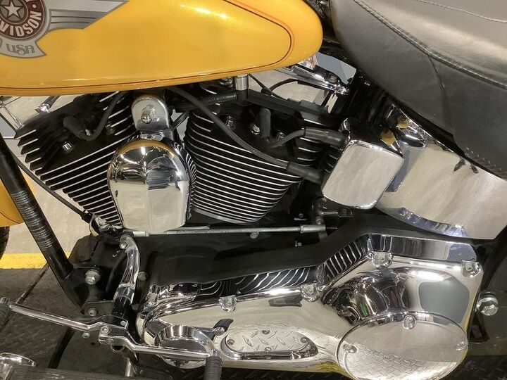 low miles vance and hines exhaust highflow upgraded bars highway pegs custom