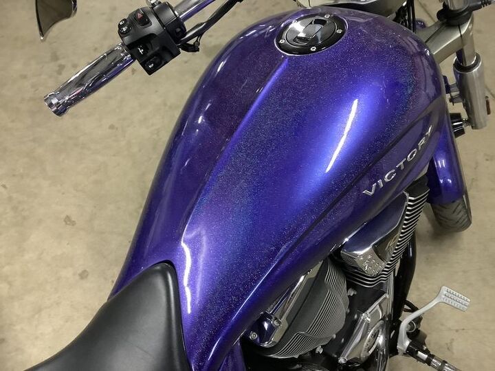 custom pearl flake paint aftermarket exhaust windshield 100ci v twin 6 speed