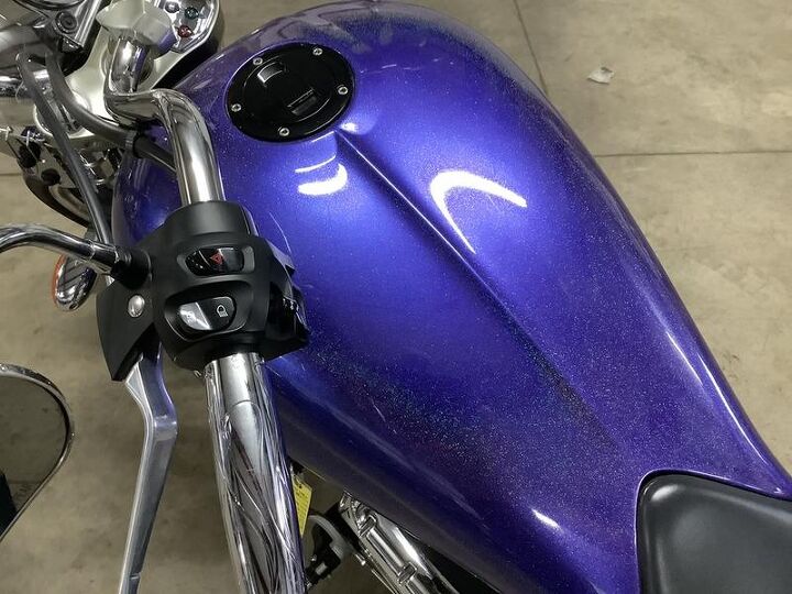 custom pearl flake paint aftermarket exhaust windshield 100ci v twin 6 speed