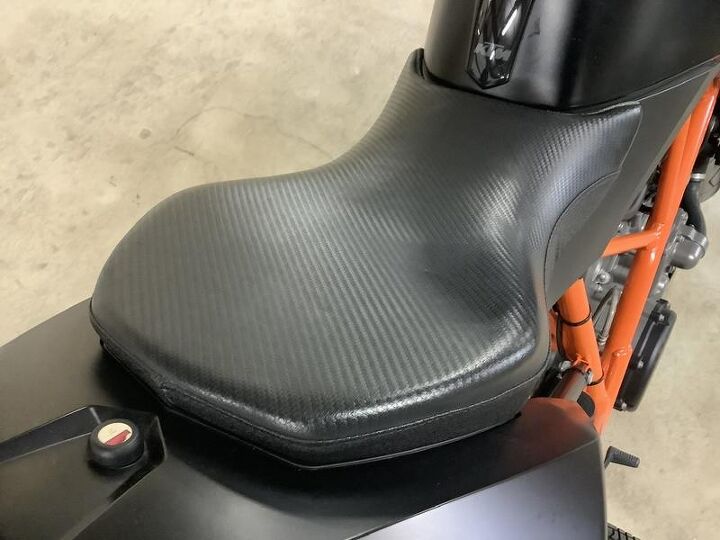 only 5513 miles fmf exhaust corbin seat axle sliders carbon fiber side