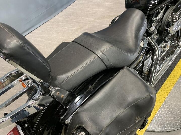 vance and hines exhaust hard mounted saddle bags windshield backrest rack